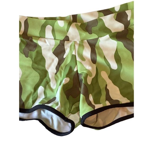 No Brand Pants - 1. 5/$25 Camo boy shorts preowned size small
